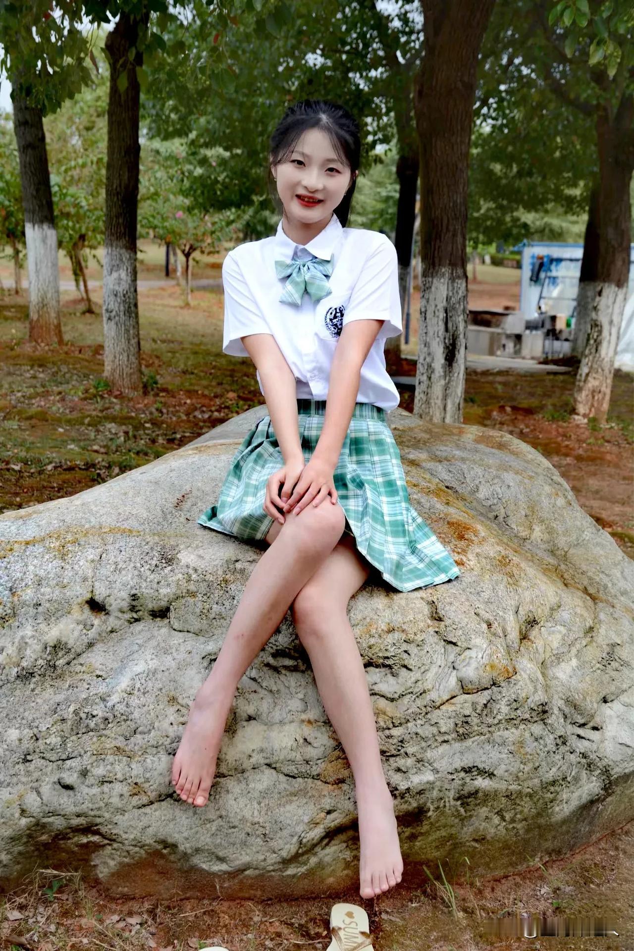 青春美少女，清新自然。