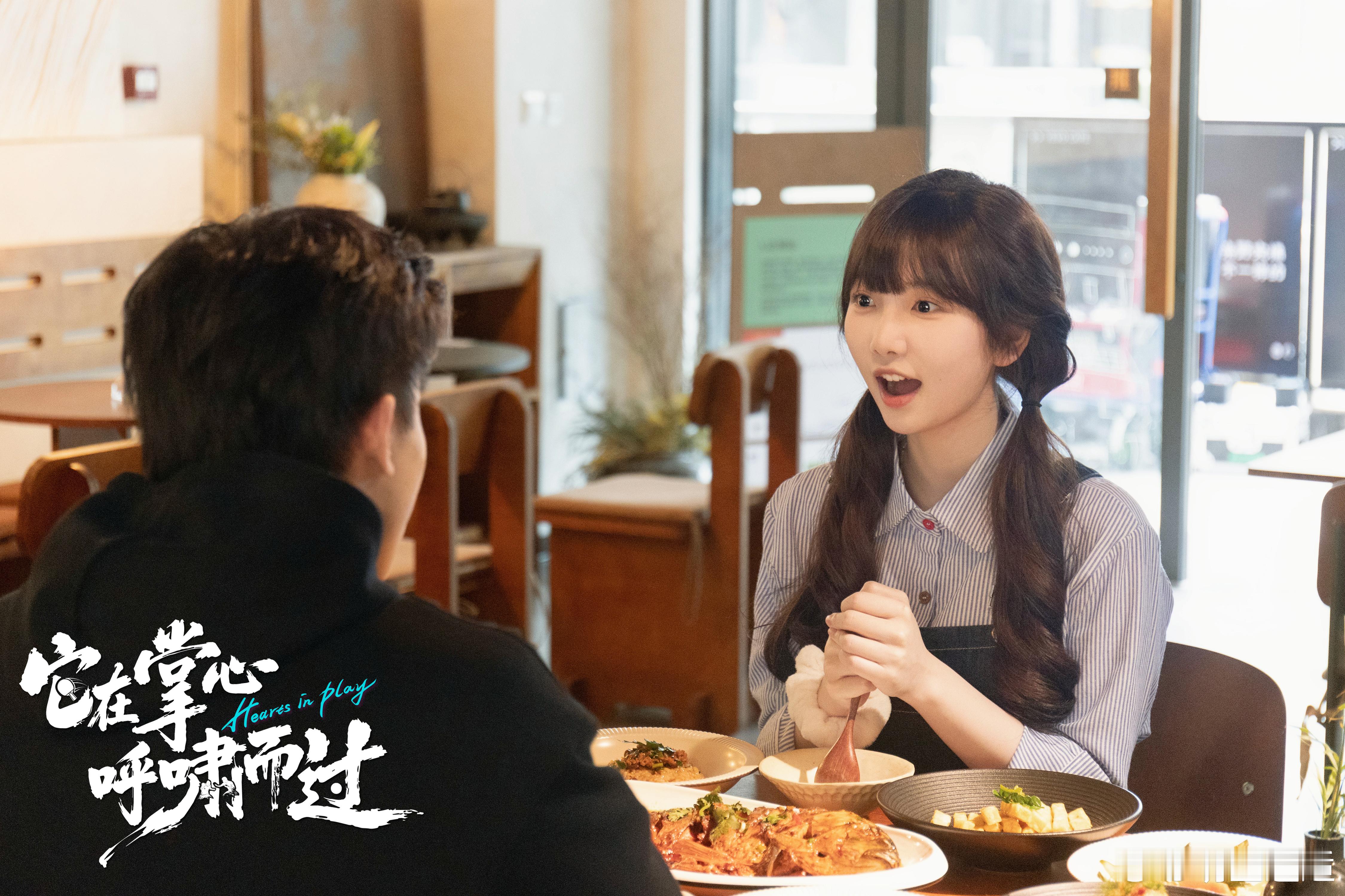  它在掌心呼啸而过  放弃乒乓的盛阳遇上执着的夏繁星，为冲击联赛混双项目，众人并