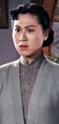 你肯定听过《城南旧事》的旁白，但你绝对想不到，念出那句“爸爸的花儿落了”的人，竟