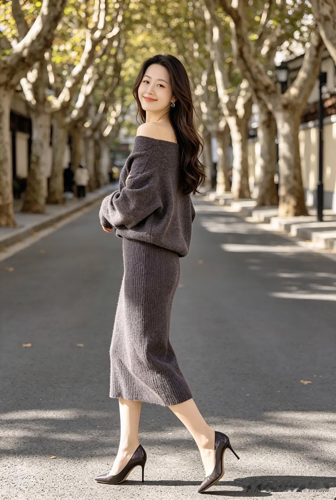 美不美你说了算💞💞秋日街景，梧桐叶黄。灰调针织套裙勾勒优雅曲线，回眸浅笑，温