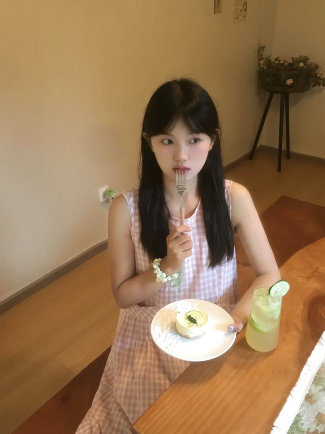 存一些i人探店拍照姿势🍮•ᴗ•🥄