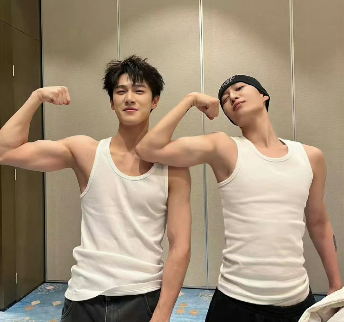 范丞丞半夜往群里发健身照奔跑吧跑男团也太卷了！李晨爆料范丞丞半夜还在群里发健身照