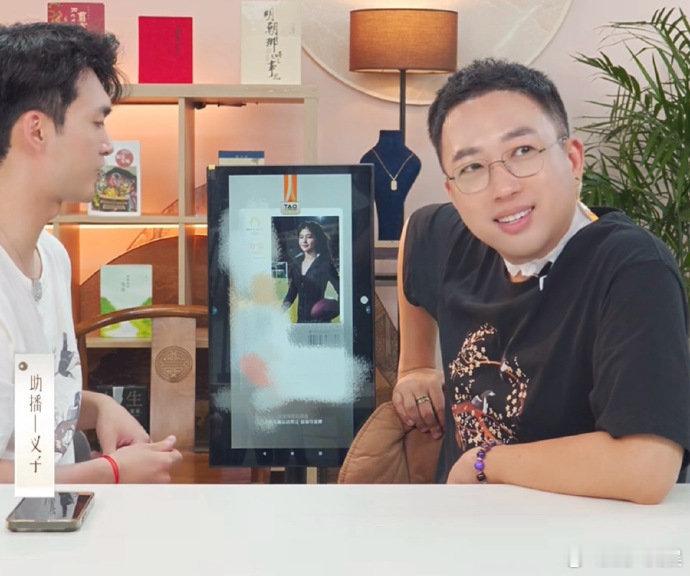 #于正cue白鹿# 于正在直播中点评素人运动员时说其像白鹿，还表示“长的有点像白