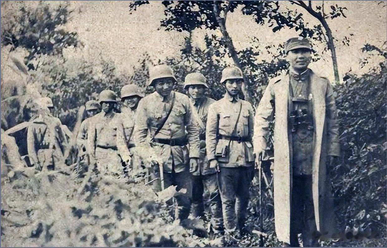 追着溃兵猖狂突进！日军万万没想到，撞上74军王牌，眼神一落开启绝杀血战
 
19