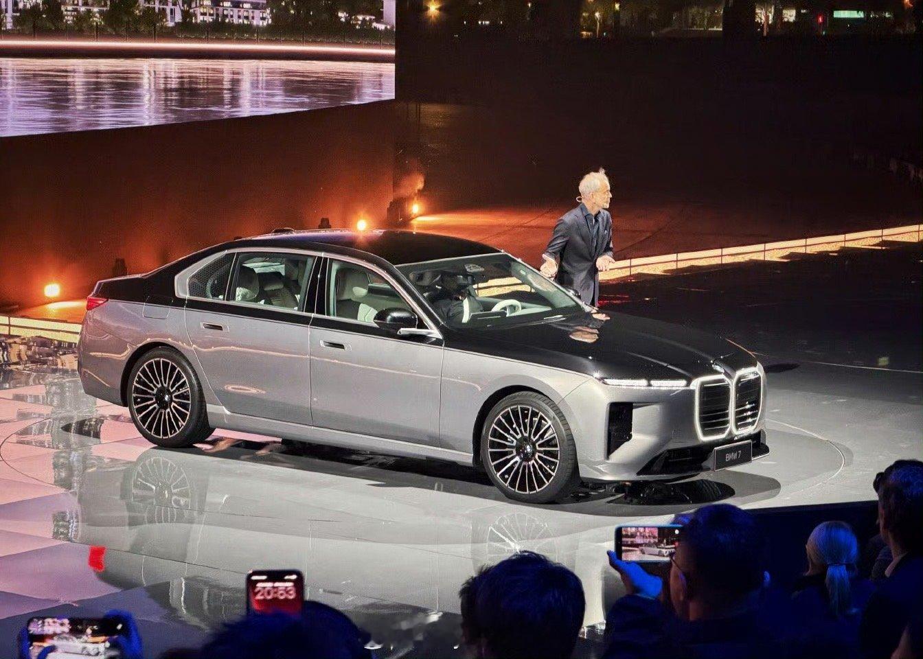 宝马这个前脸，气场还是很强的！Kris Tomasson的设计确实是有远见的。智