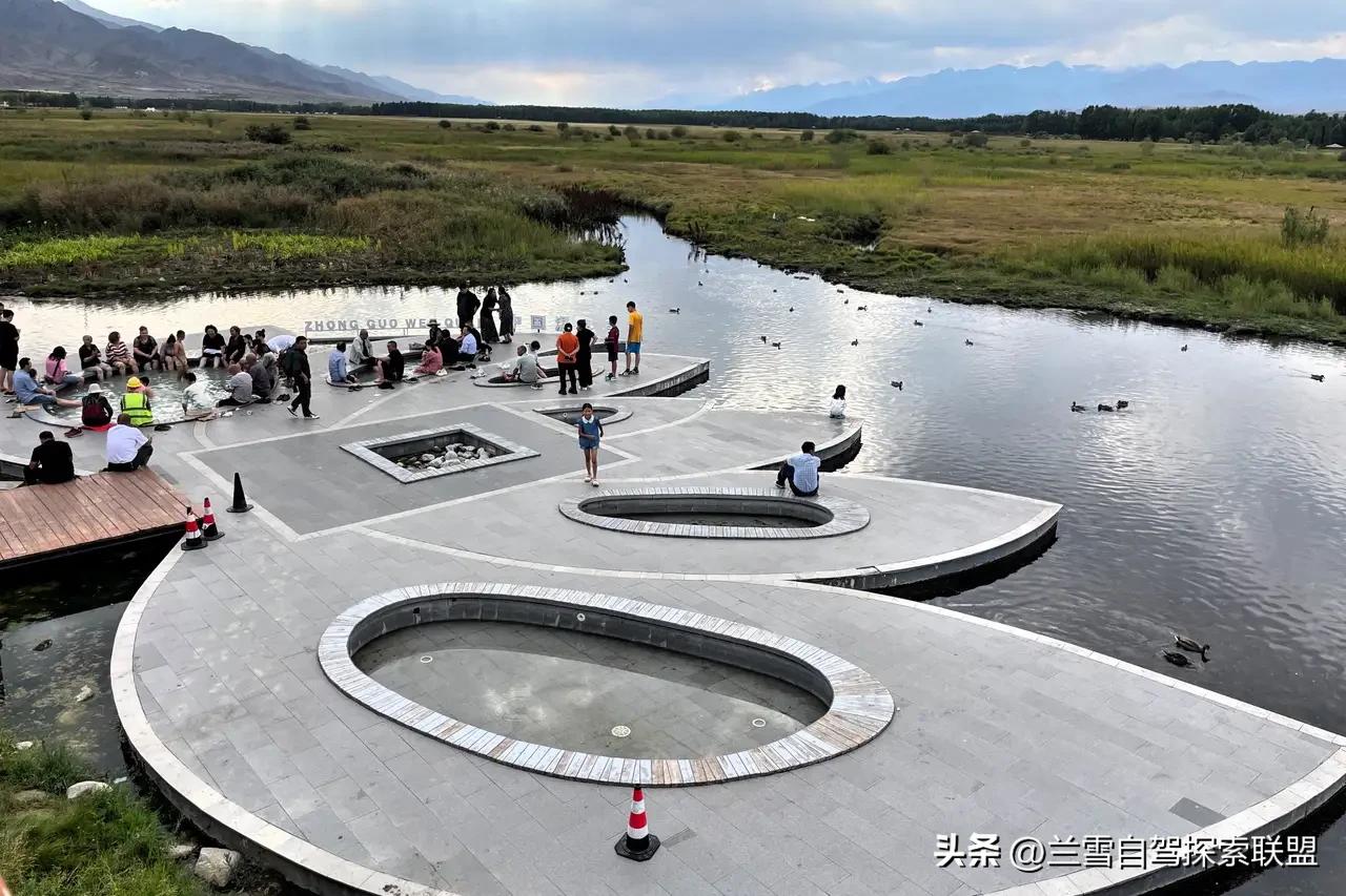 一个小众县城景美又能免费
泡脚的地方，博州温泉县——中国唯一以地热资源“温泉”命