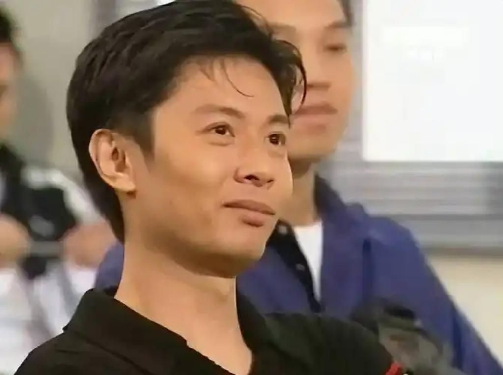 2025年9月，前TVB艺人何宝生现身加拿大超市，58岁的他袈裟加身，面容清瘦、