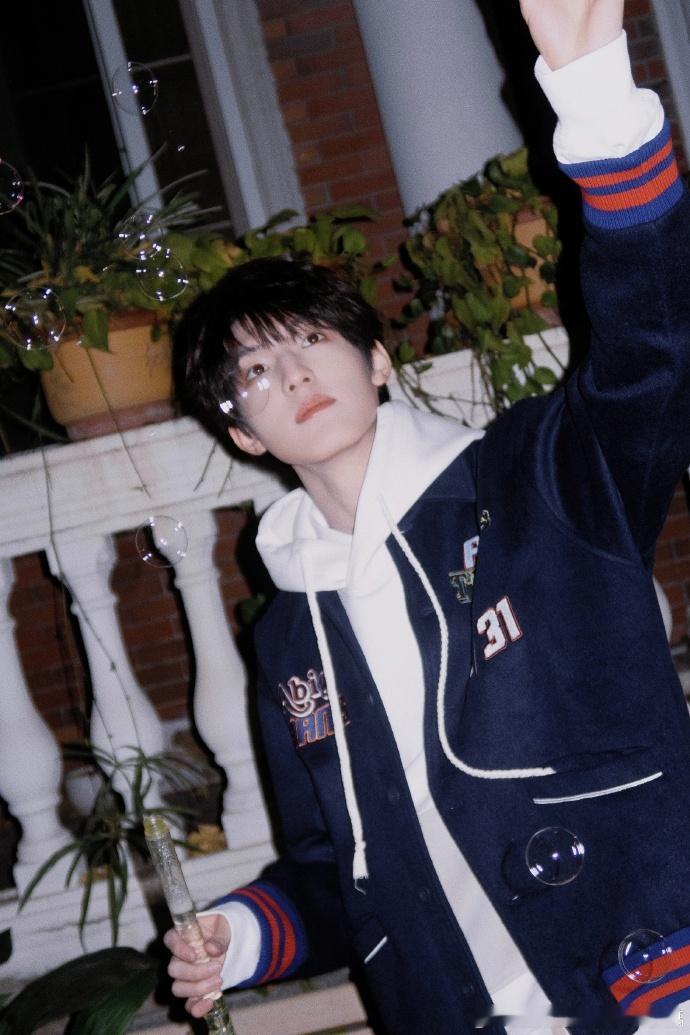 张泽禹 浪漫制造机 张泽禹的幽默浪漫为生活添彩。 