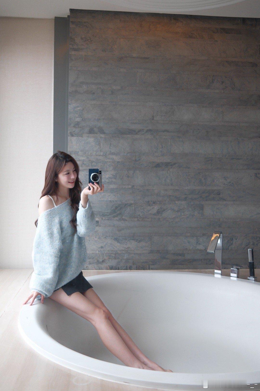 马上要新的一年了突然觉得时间其实没走美好的感觉一直都在，不用特意怀念。欧尼茜茜 