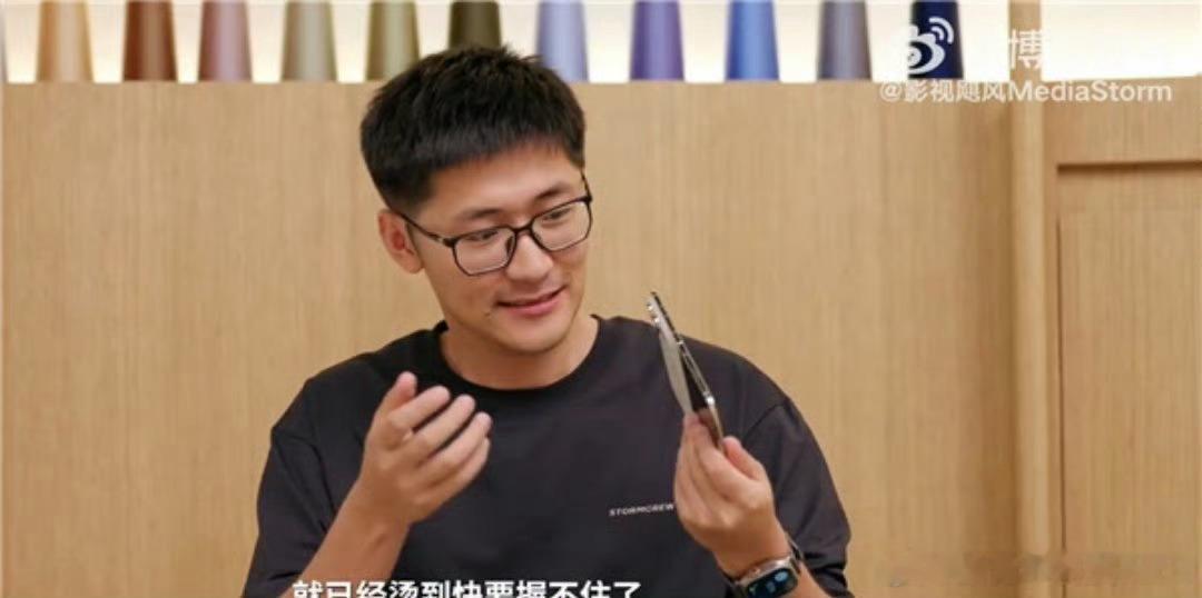 其实之前视频他们就会说各种优缺点，不过这一次三条热搜有点把他们被架在火上烤的意思