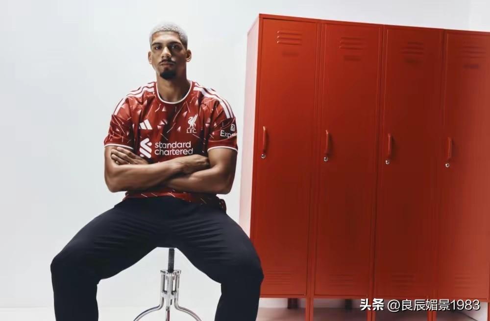 英超利物浦俱乐部10日宣布，从西甲巴塞罗那俱乐部租借乌拉圭后卫阿劳霍，租期为一个