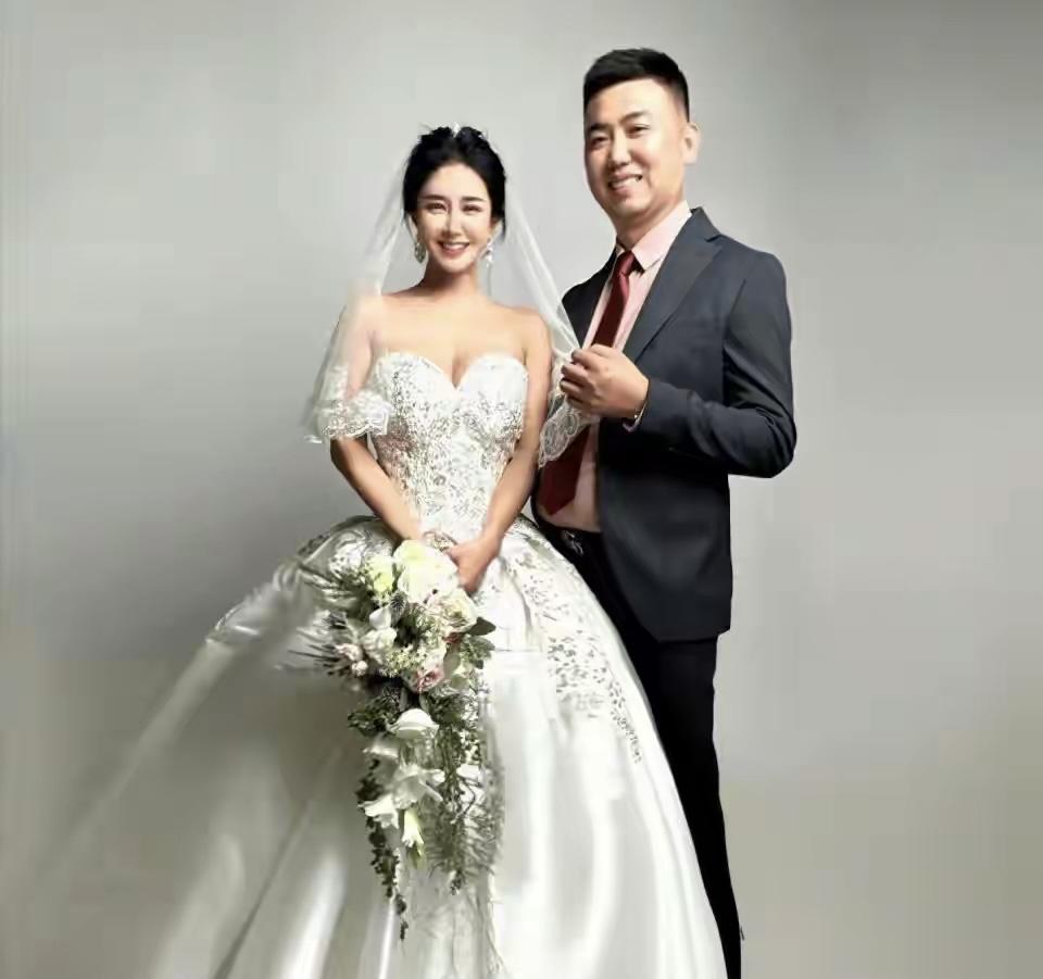 张暖雅活明白了！从港圈争议女星到山东农村媳妇，这日子比啥都踏实
谁能想到张暖雅会