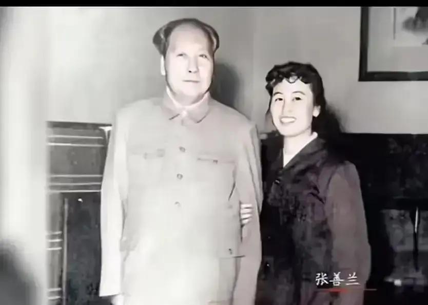 1959年，刚满20岁的山东蓬莱姑娘张善兰，被调往人民大会堂118厅担任服务员。