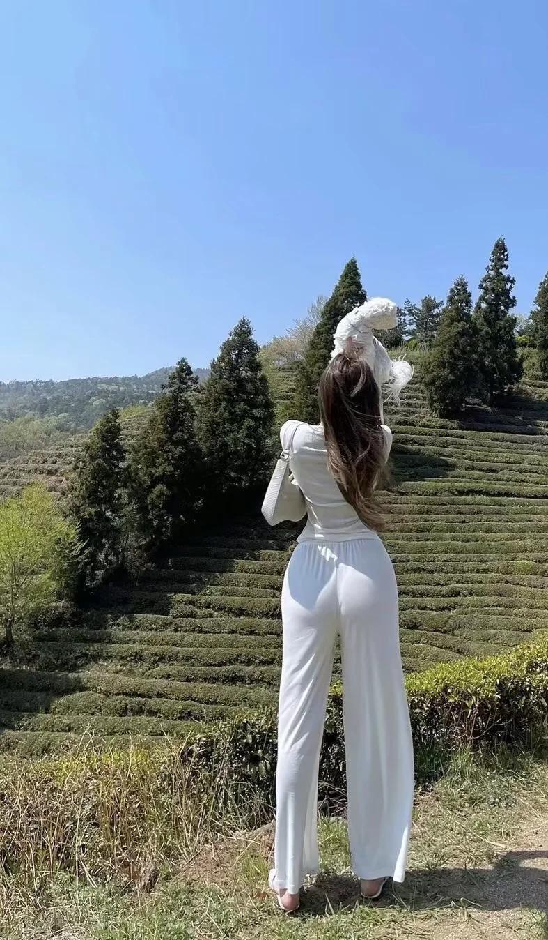 生活里不必要渴求别人的理解和认同， 因为别人也没有这些义务， 静静的过自己的生活