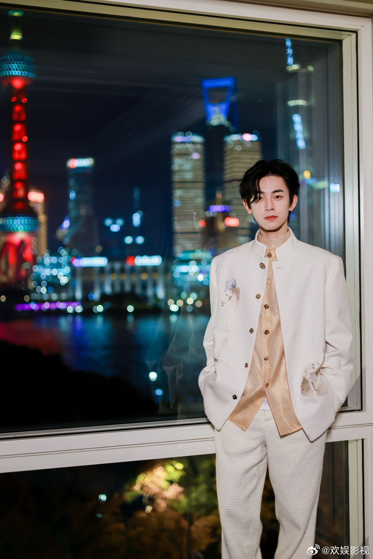 儒雅笔韵，探寻细节浪漫。欢娱影视演员出席夏姿陈 SHIATZYCHEN 2025