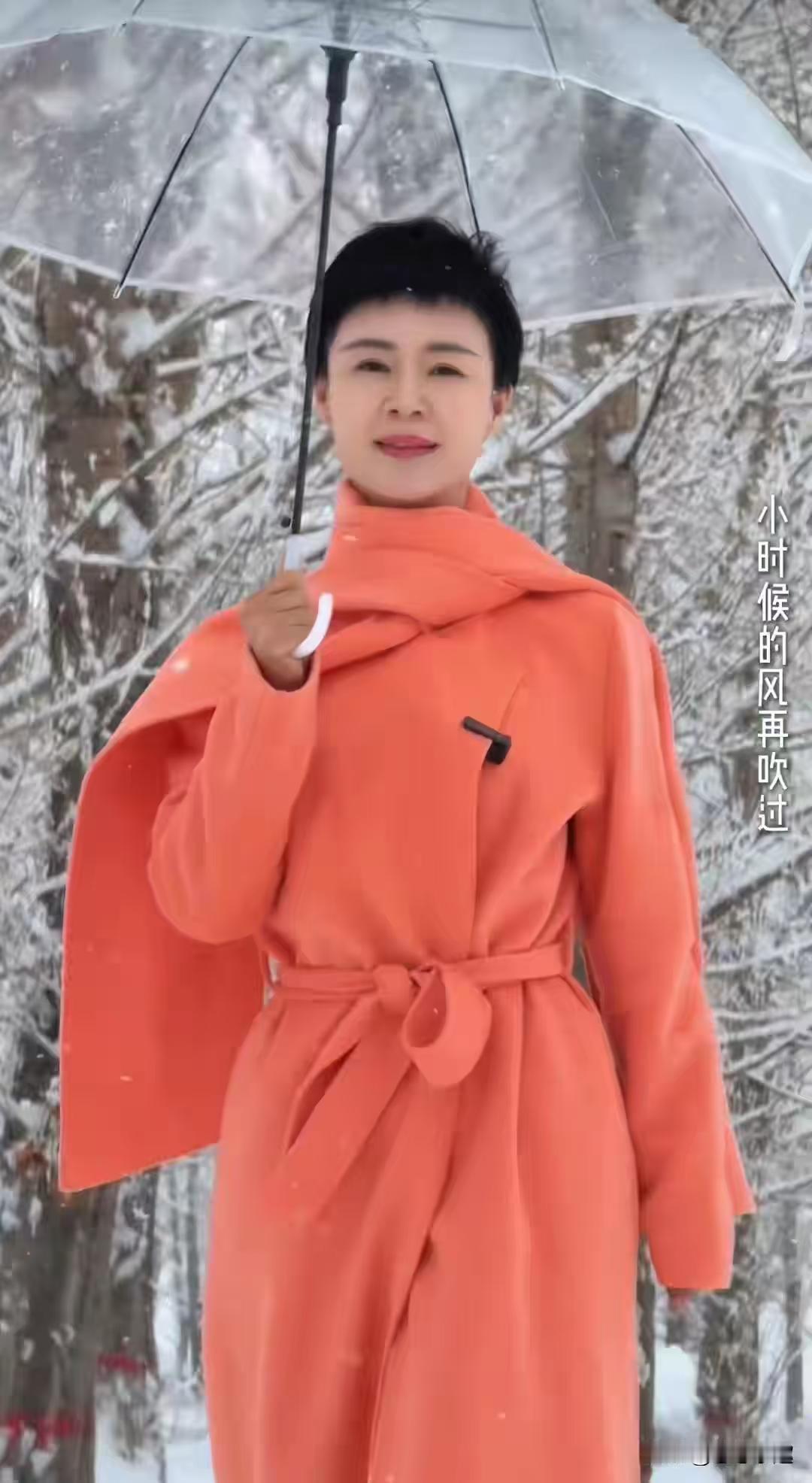 大S离世我没哭，朱缓缓离世我也没哭，可贺娇龙去世让我痛哭。

惊闻贺娇龙局长辞