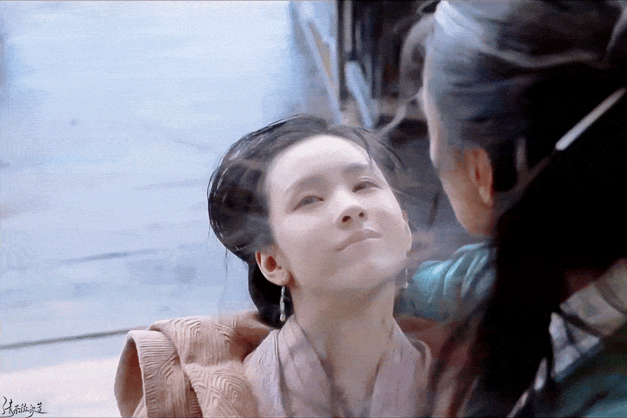 两部单元剧里的冯衡九阴真经妆造更好，造型就足够贴合嘟本人的气质，但是东邪西毒里的