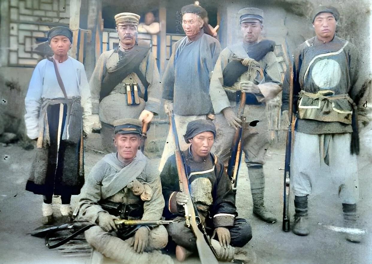 日俄战争期间，清军与日军结盟，从朝廷到军队，都使劲帮日军对抗俄国，清王朝对于日本