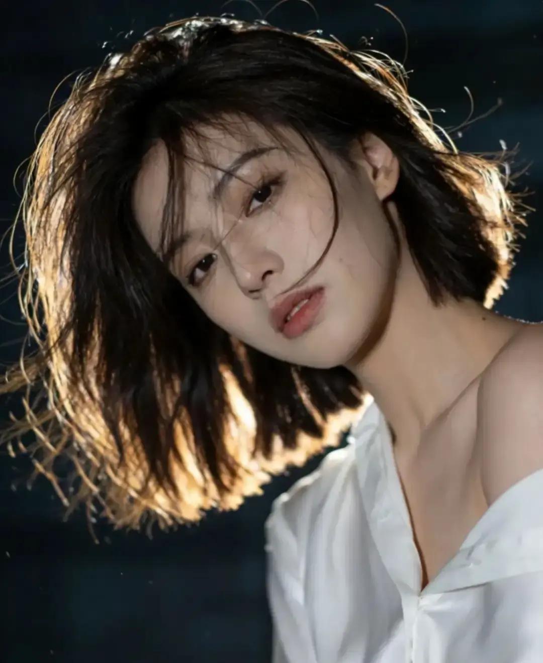 刷到个帖子说很多已婚姐妹攒够了失望就去找熟人暧昧。
其实就是长期被忽视，回家像住