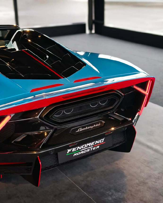 兰博基尼Fenomeno Roadster，兰博基尼有史以来动力最强的敞篷车型?