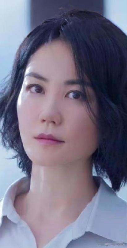 每个人看待这件事的角度不一样，但直接定义成报复母亲，其实有点片面了。
 
十几岁