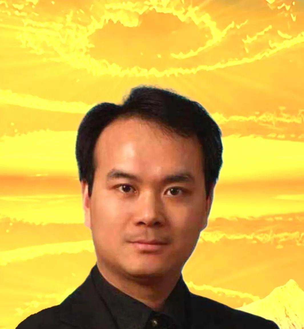 贺国庆
人民至上家国兴，
神州万里谱华章。
五湖四海皆一家，
一带一路共同体。
