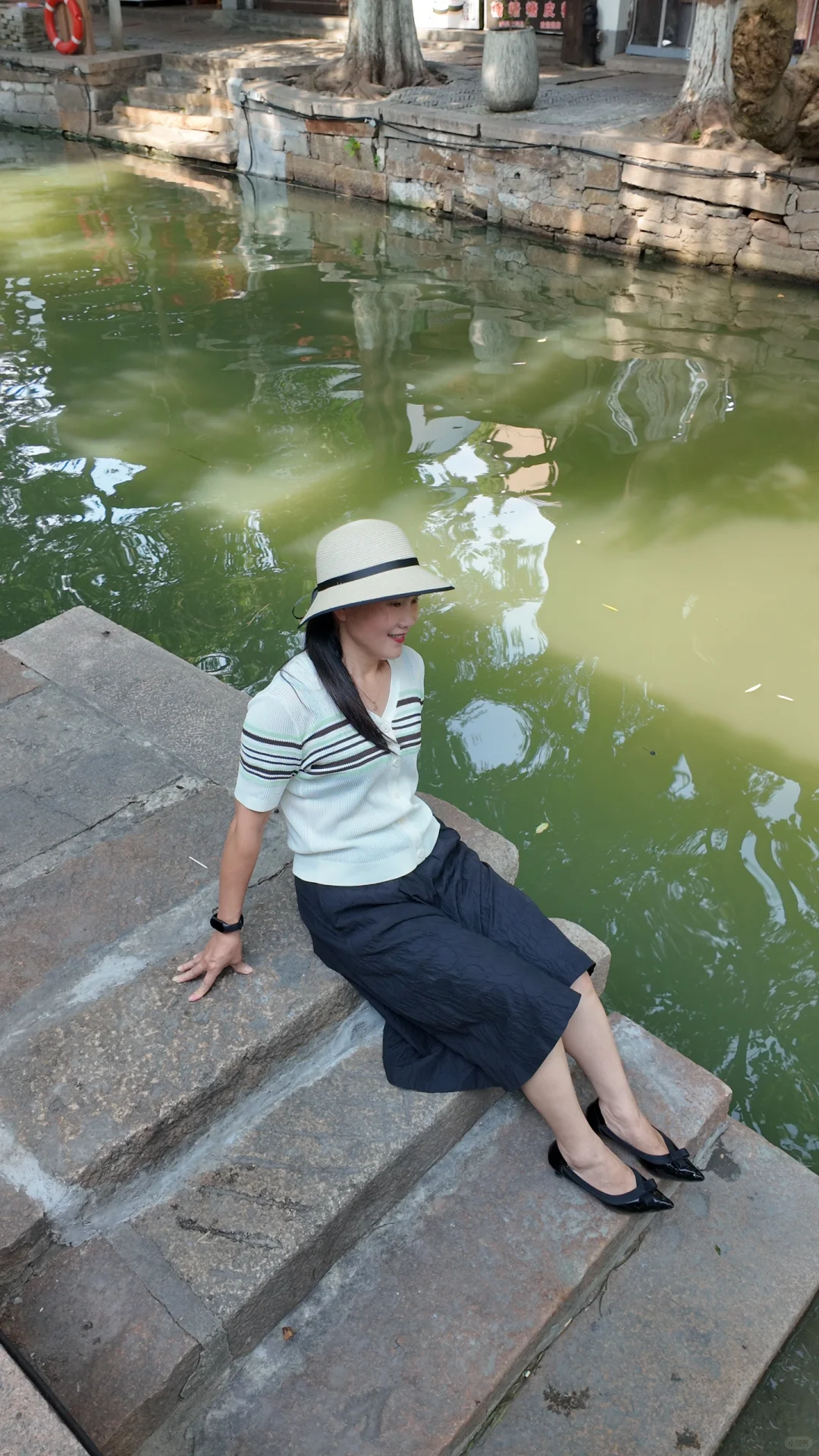 帮妈妈拍照不需要引导，你只需重复：很好很棒