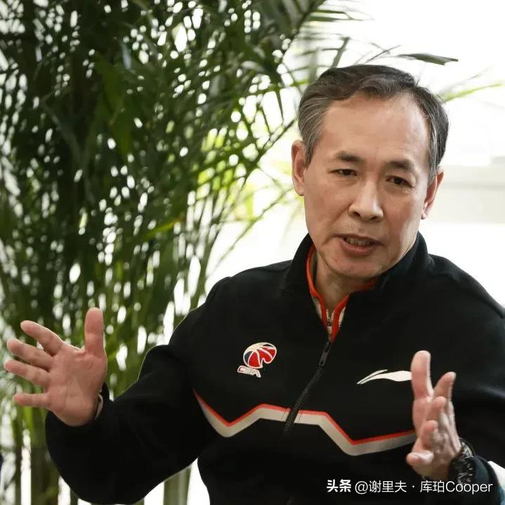北京北汽被上海男篮打爆后落寞出局，张云松休赛期万做出三点自救！
一、争取周琦，他