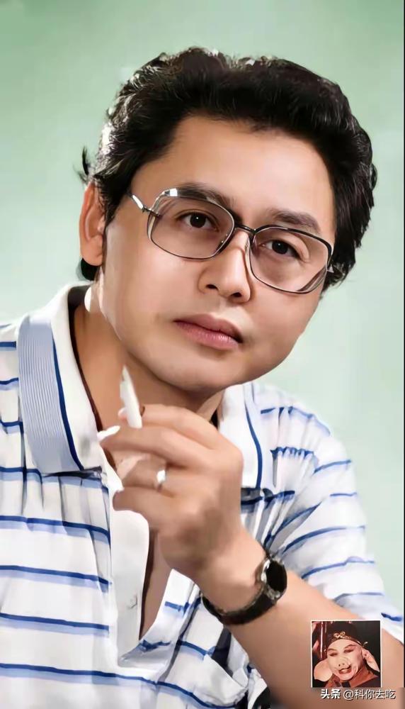 徐少华还在唱《女儿情》，迟重瑞已经卖起了故宫边上的豪宅。
当年那个最帅唐僧，如