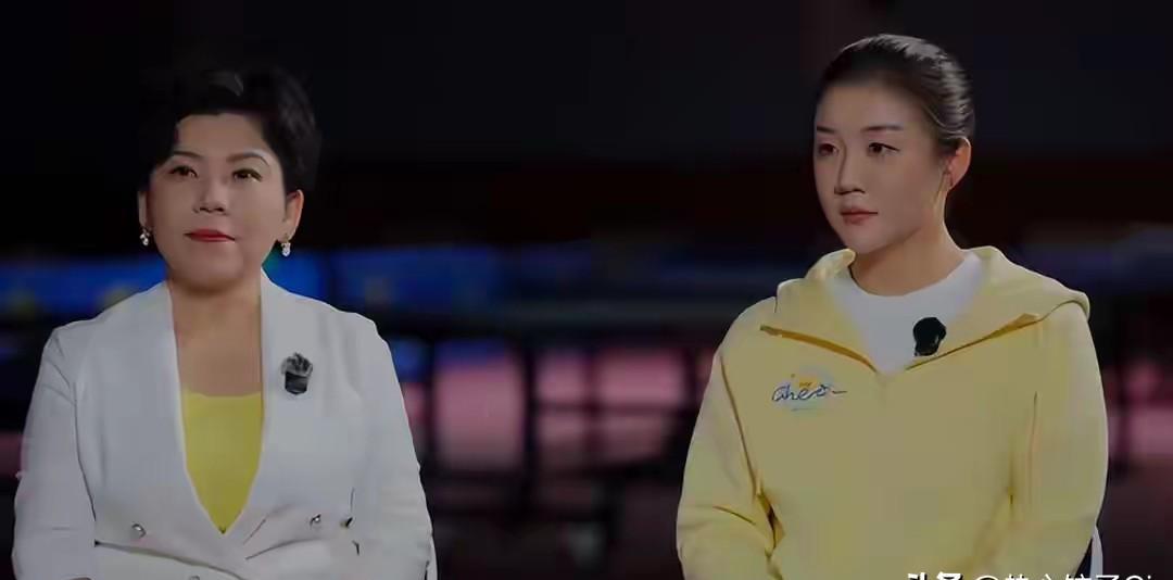 邓亚萍说，别非得喜欢球才喜欢人。
陈梦接话：我打我的球，你吼你的，别踩我队友。