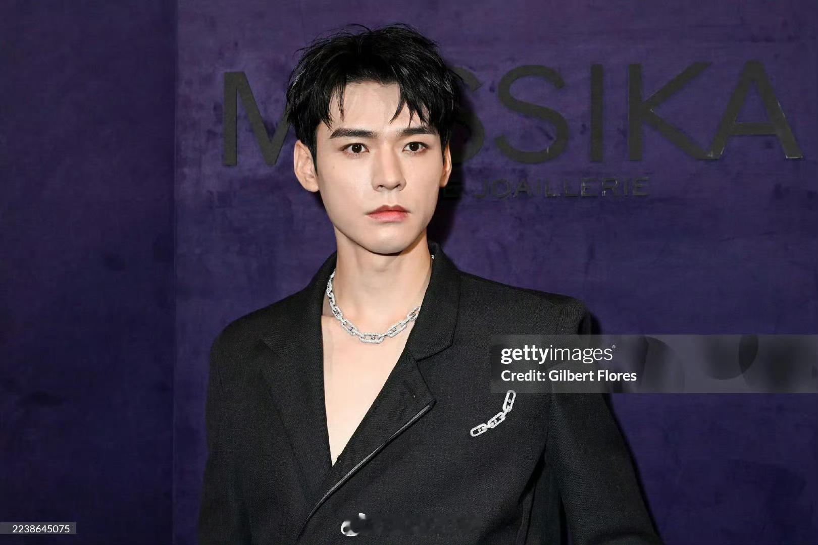 龚俊 G社生图  每张帅的太过于真实，龚俊牛比巴黎时装周messika亚太区品牌