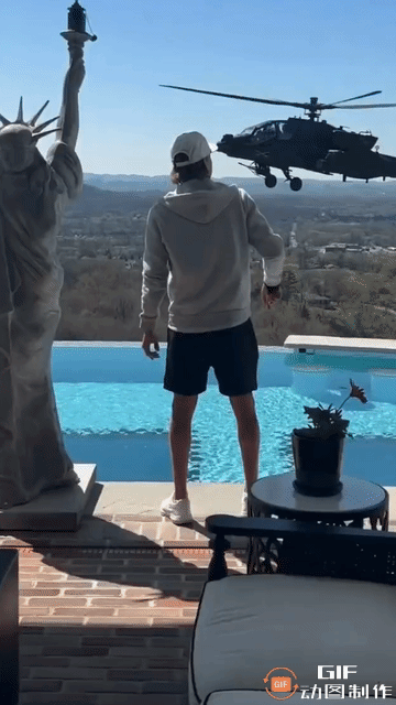 害得是101空输

忠！诚！

美国陆军101空降师的阿帕奇武装直升机飞跃反对特