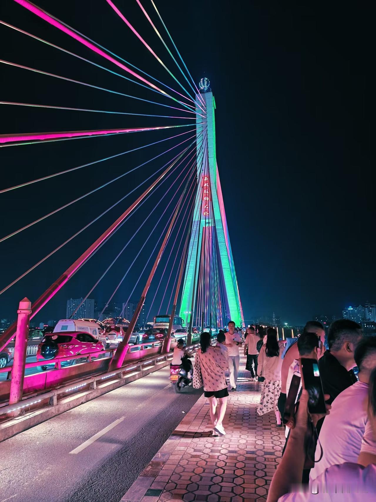 在这个人人都谈“搞钱”的时代，我们总会面临这样的灵魂拷问：与人交往，到底该看重人