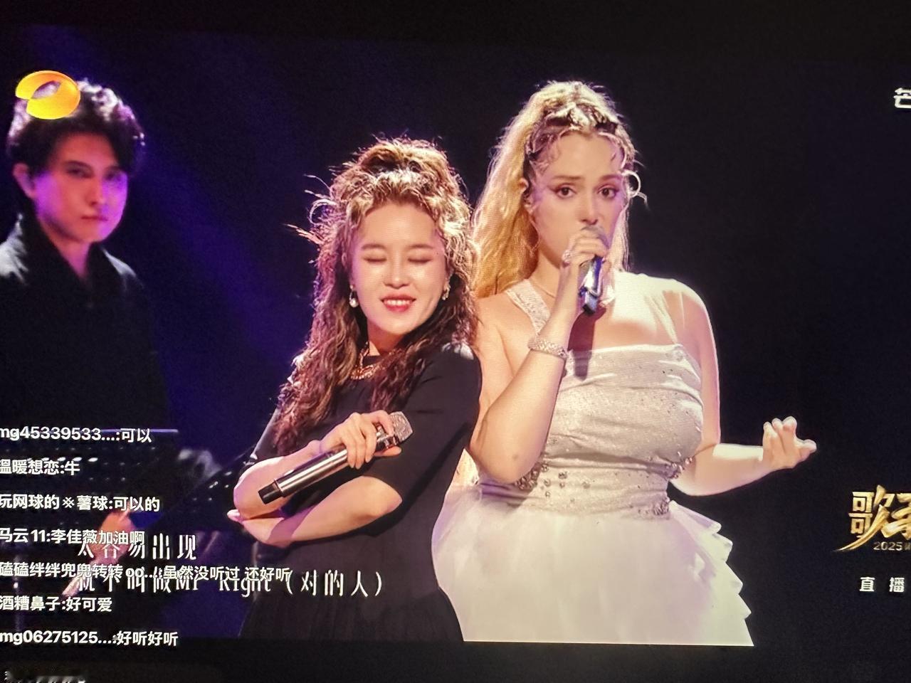 Grace今晚的舞台轻松自如，诚意满满。
这个小姐姐中文歌竟然咬字还这么棒。
舞