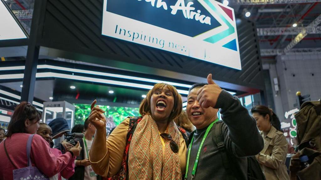 这真是没有对比就没有伤害！咱们中国直接敞开国门，给非洲送上实打实的发展红利！
