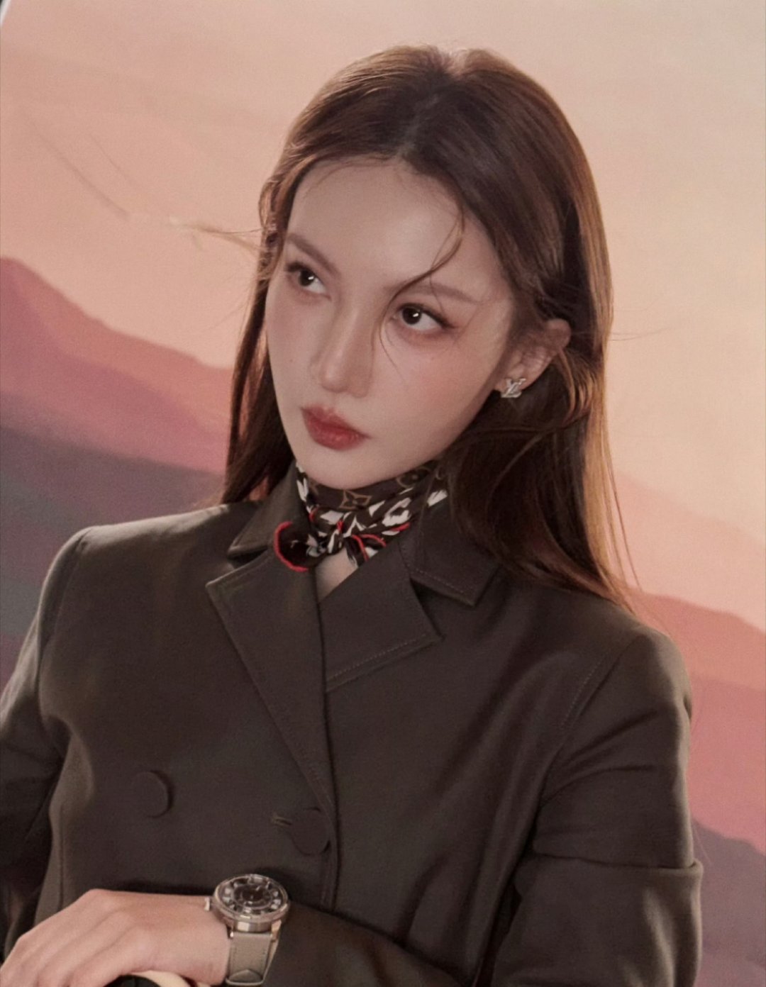 杨单老师又会画又会拍金晨好美，这妆容真精致！！大喜看着好温柔！ 