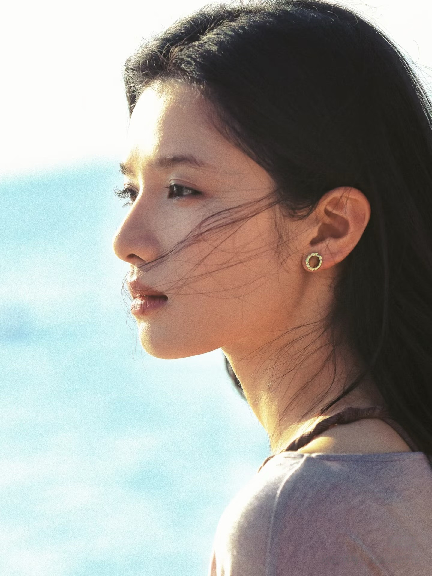 野狗骨头张婧仪镜头野狗骨头 张婧仪出场那一刻我真的愣住了，整个人白到发光，镜头推