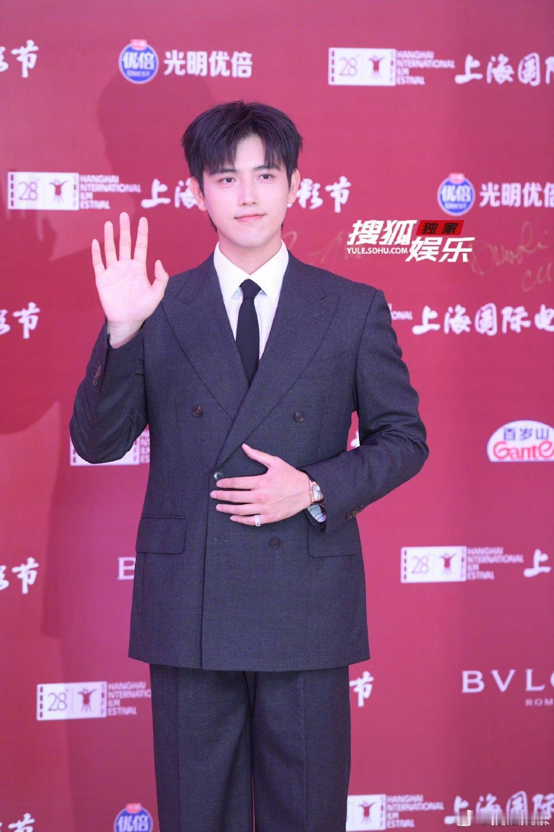 陈飞宇完全是乖巧弟弟陈飞宇完全是乖巧弟弟 陈飞宇上海国际电影节，谈吐温和模样乖巧