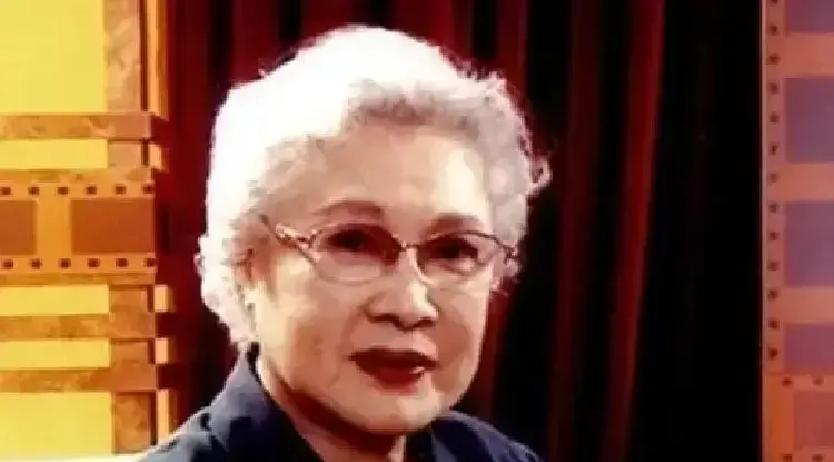 肠癌只剩5年，她活了58年！
 
医生宣判那天，秦怡44岁。手术切掉大半截肠子，