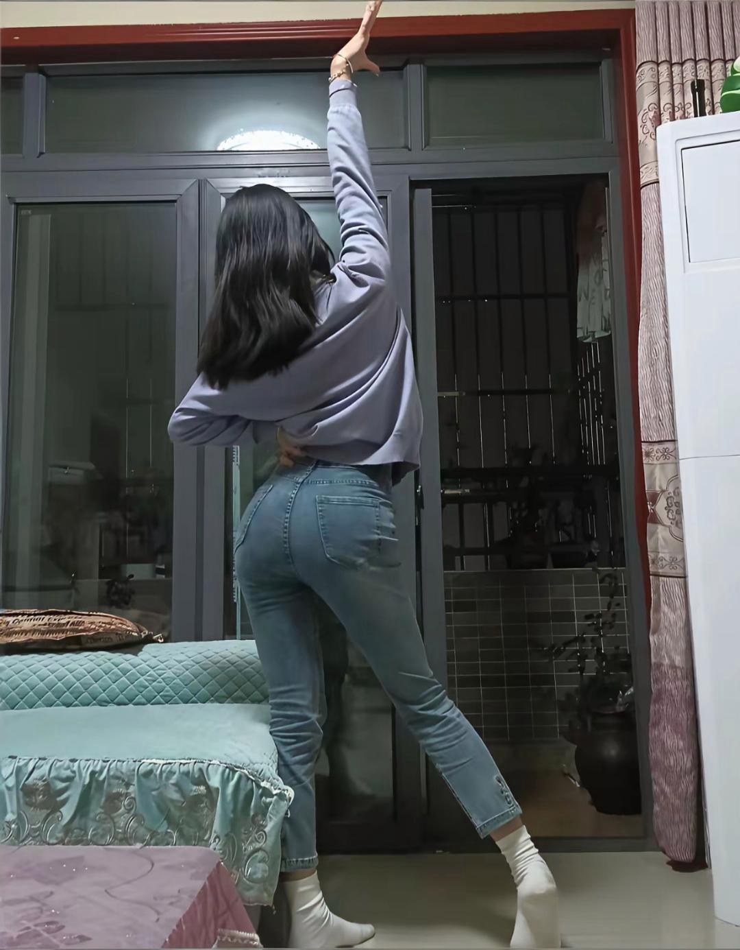 这闺蜜喝多了就要跳舞