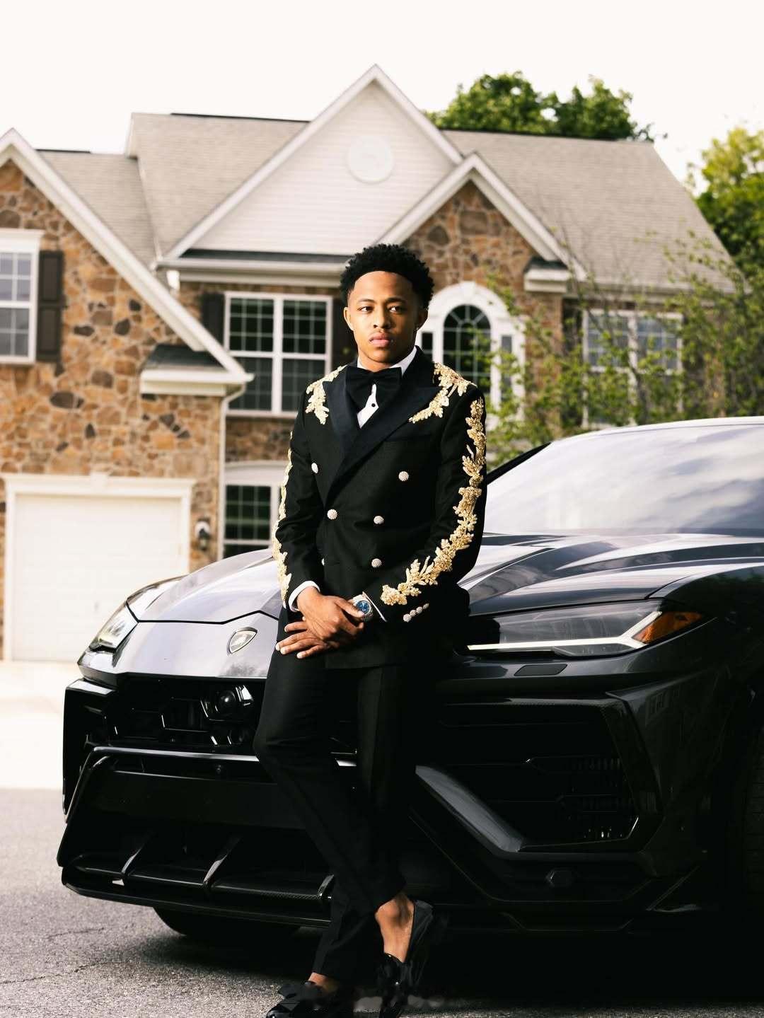 参加高中毕业舞会的Quincy Wilson 和 Solai Russell。短