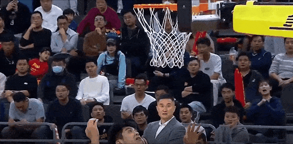 CBA争议判罚！杜润旺打脸张宁竟判普通犯规？

今晚，广东宏远主场对阵山西汾酒，