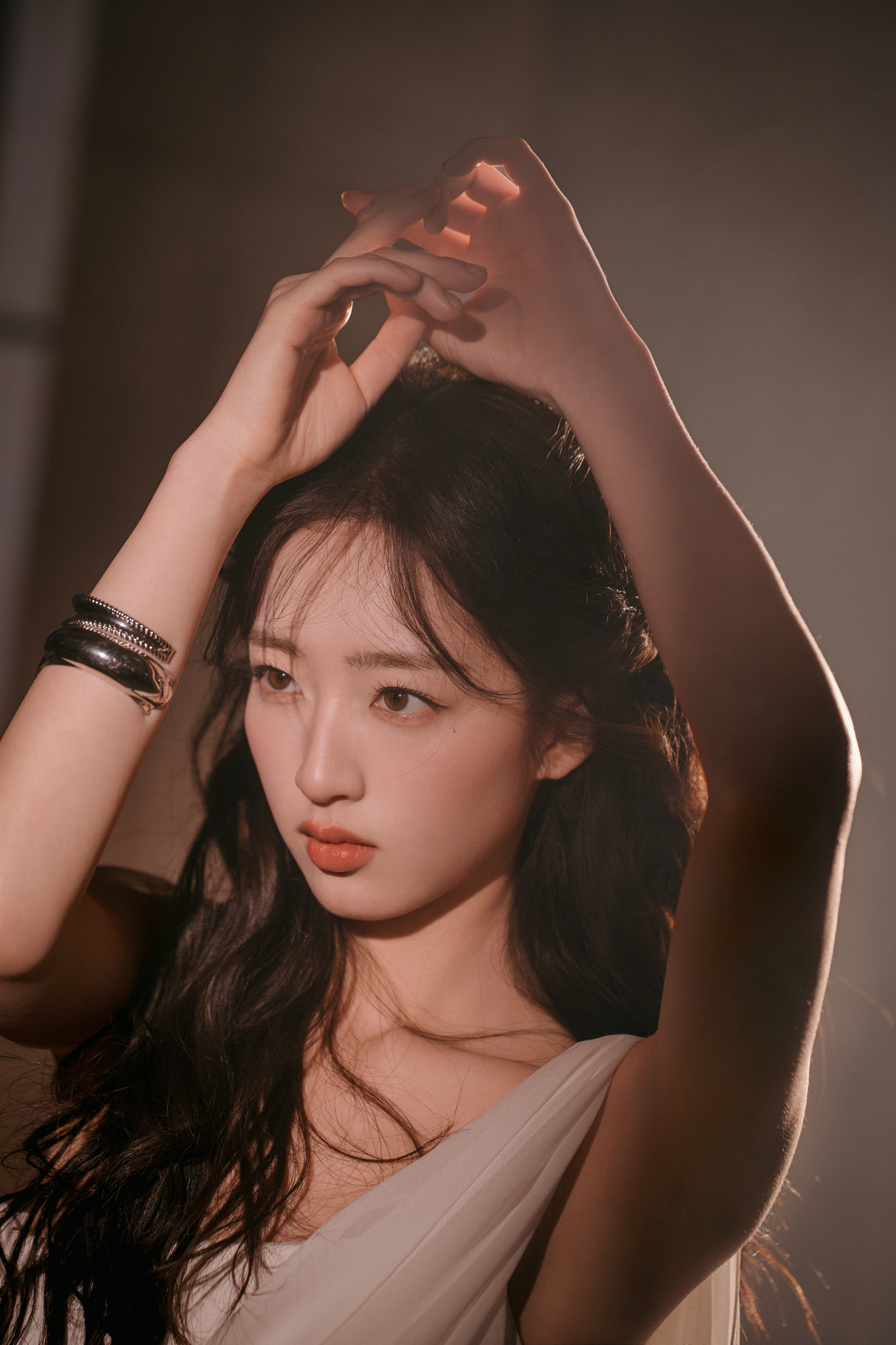 邓恩熙真的是很有特点的美 完全女神降临….告白剧组为邓恩熙庆生