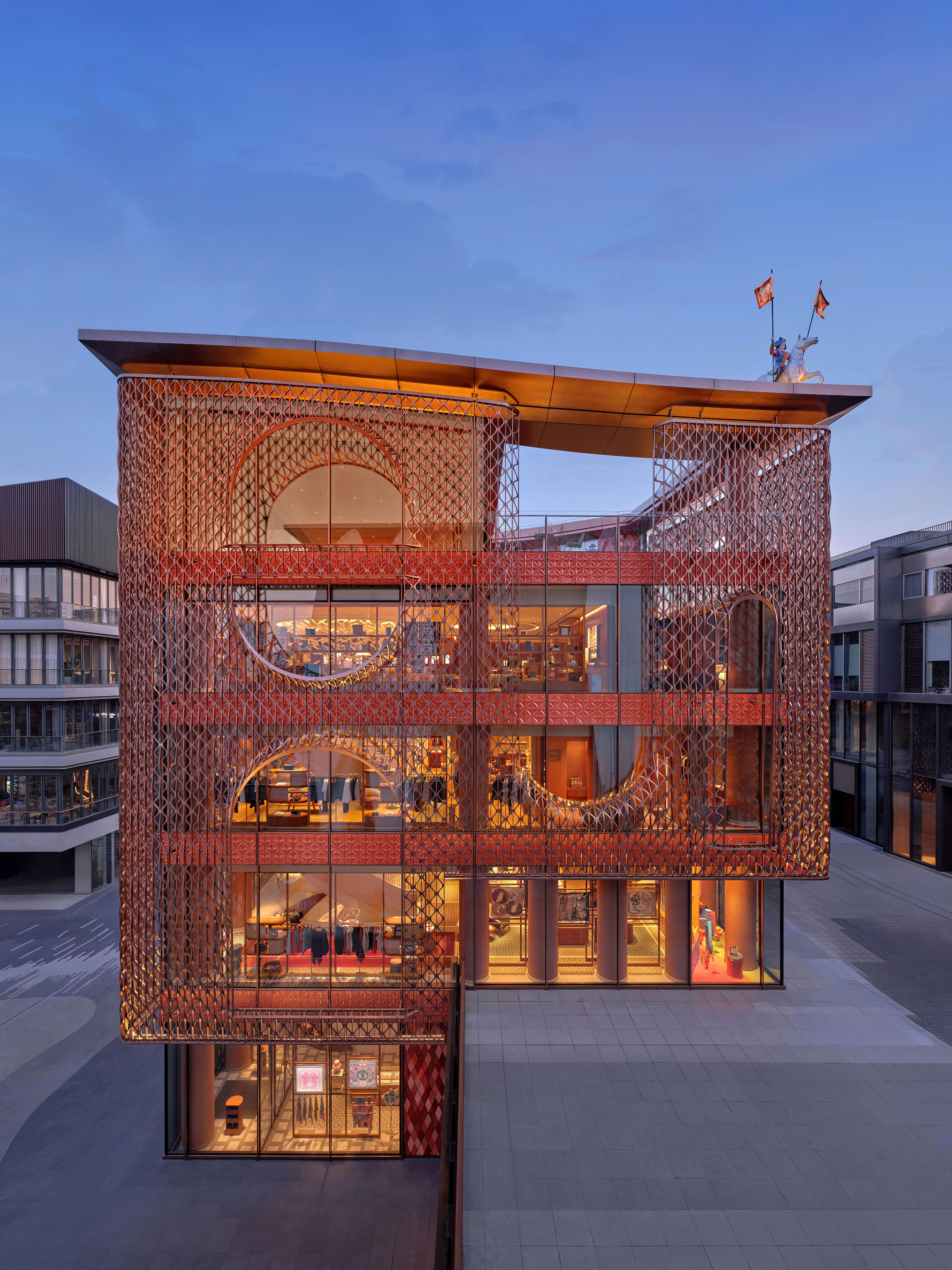 游园赏物：爱马仕北京新店今日开幕。爱马仕北京三里屯专卖店今天正式揭幕。...