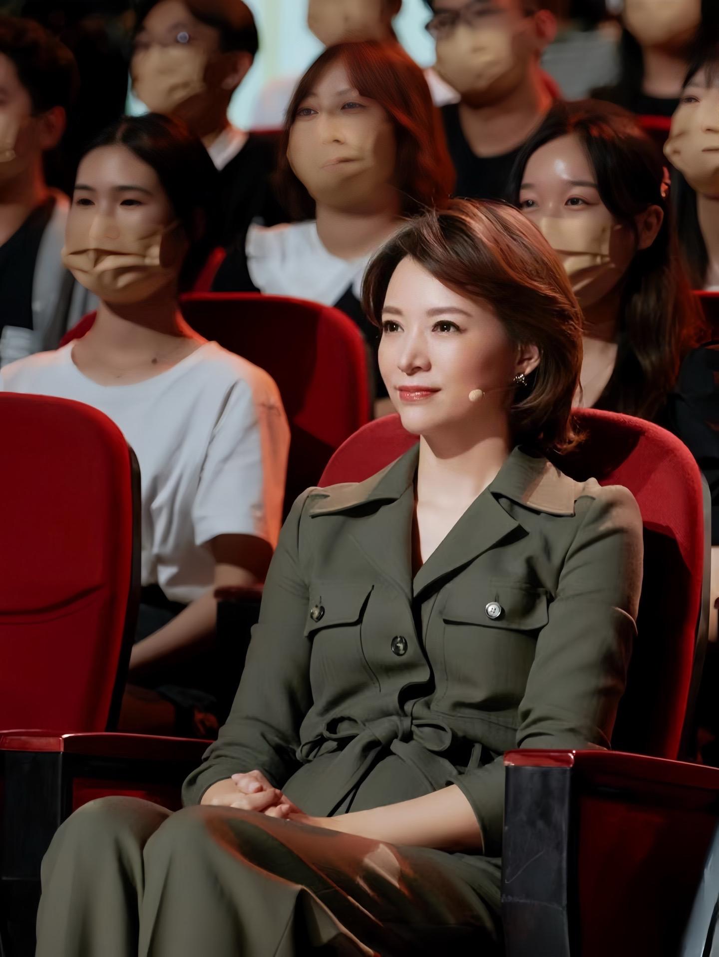 董卿写给女人的15句话，越早知道越好 1.及时止损是一种勇气。对待错误...