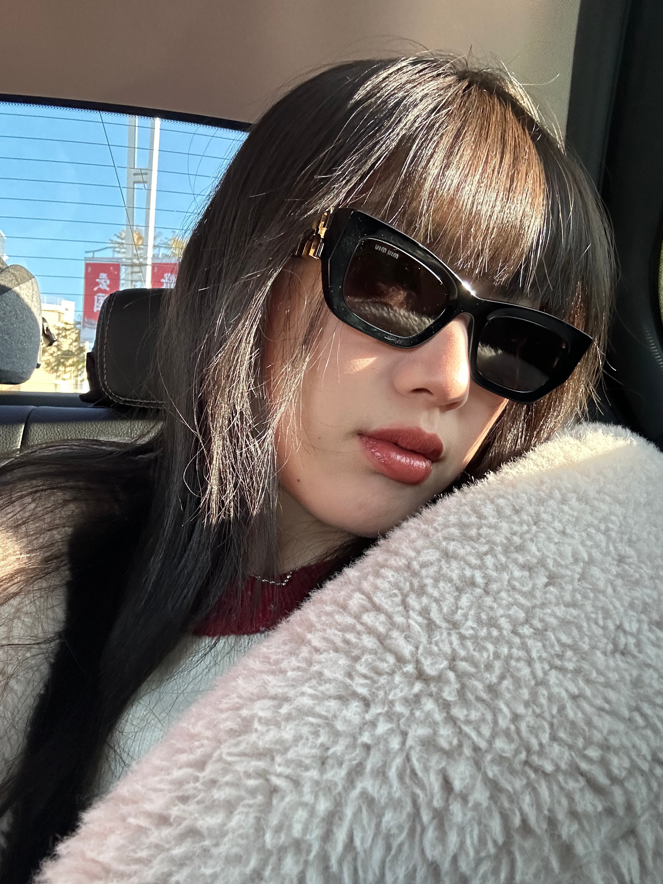 天天七点起困死电梯里遇到一个手舞足蹈的小孩结果一转头发现我面无表情俯视着他小孩哥