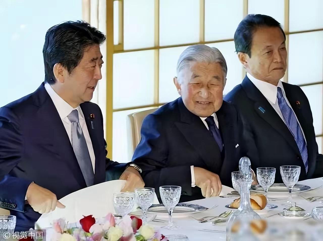 他1992年10月23日日访华，他是日本历史上唯一访华的日本天皇。
      
