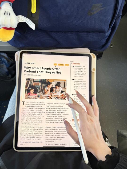 姐在高铁上怒学2h。🚄