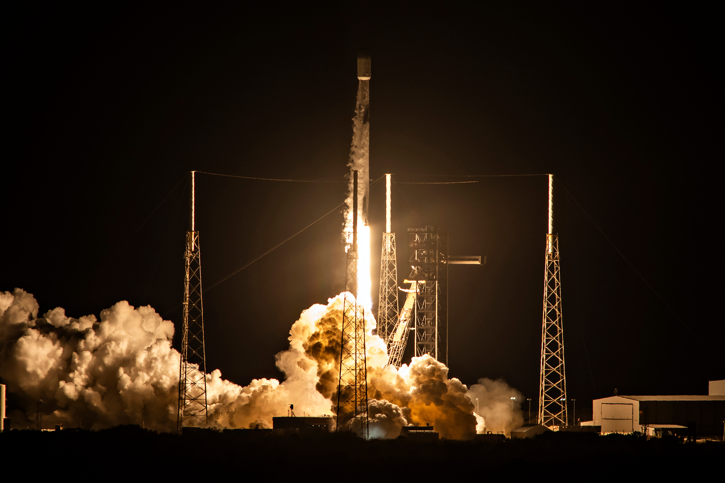 今天11:47，SpaceX在卡纳维拉尔太空军基地SLC-40，使用Falcon