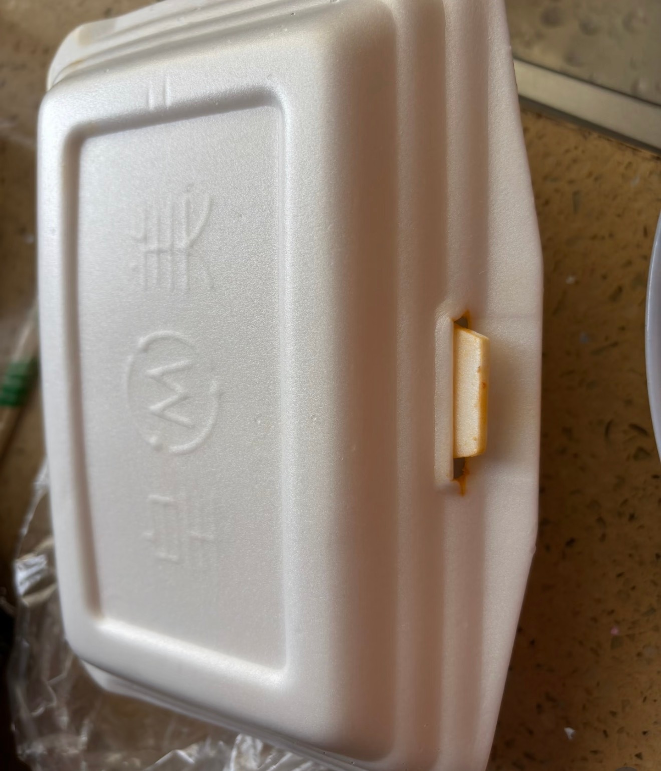 拉回远古记忆，好长时间没见过这种经典饭盒了。 ​​​